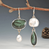 Boucles d'oreilles asymétriques pierre verte et perle