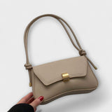 Cerise – Petit sac à rabat vintage