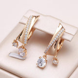 Boucles d'oreilles dorées uniques avec zircones