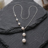 Collier élégant à perles pendantes