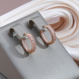 Boucles d'oreilles élégantes et éclatantes en or avec zircones