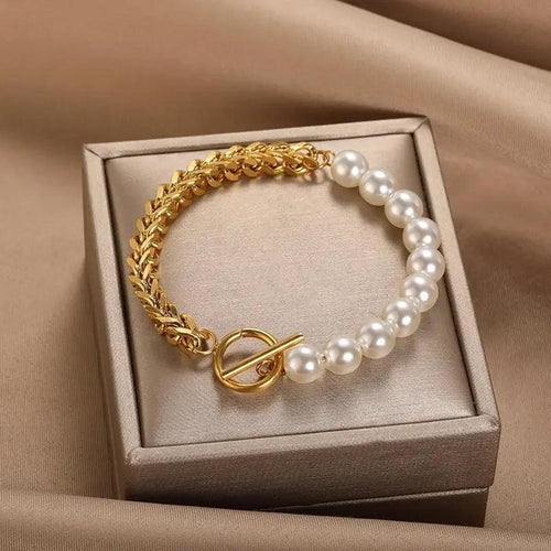 Elegantes Armband mit Gänseblümchen in Gold