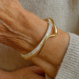 Bracelet ouvert élégant émail blanc et or