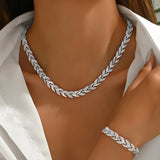 Parure élégante chaîne tressée avec pierres