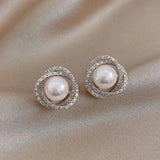 Boucles d'oreilles spirales brillantes avec perles