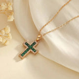 Goldene Kette mit smaragdgrünem Kreuz