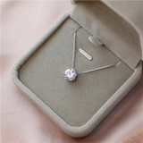 Collier en or blanc avec zircones