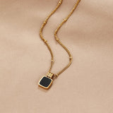 Collier avec pendentif Lucia en noir