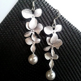 Ensemble : collier et boucles d'oreilles en forme de fleur | Or blanc