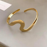 Bracelet ouvert motif vagues doré