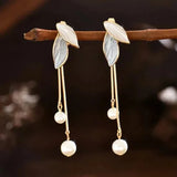 Boucles d'oreilles en forme de feuille avec marguerites