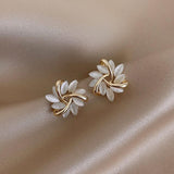 Puces d'oreilles fleurs aspect opale