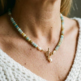 Collier rétro doré avec pierres