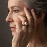 Bague rétro dorée avec perle