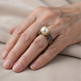 Bague rétro dorée avec perle