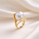 Bague rétro dorée sertie de perles