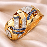 Goldener Retro-Ring mit blauen Zirkonia