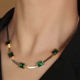 Collier rétro pierre verte