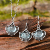 Ensemble rétro : collier et boucles d'oreilles pierres ovales bleues