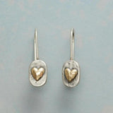 Boucles d'oreilles cœur rétro en or blanc avec détails dorés