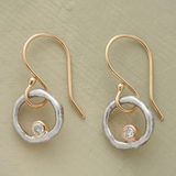 Boucles d'oreilles rétro en or et or blanc avec zircones