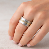 Bague rétro en or blanc zircones et fil doré