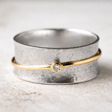 Bague rétro en or blanc zircones et fil doré