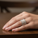 Bague rétro zircones en or blanc