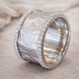 Bague rétro zircones en or blanc