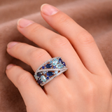 Bague rétro avec zircones bleues