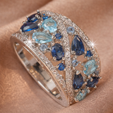 Bague rétro avec zircones bleues