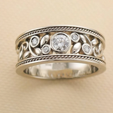 Bague rétro en or blanc avec zircones