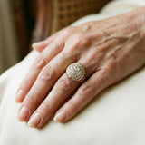 Bague rétro en or blanc pierre rouge et zircones