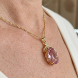 Kaiserliche Halskette mit ovalem rosa Saphir | Gold