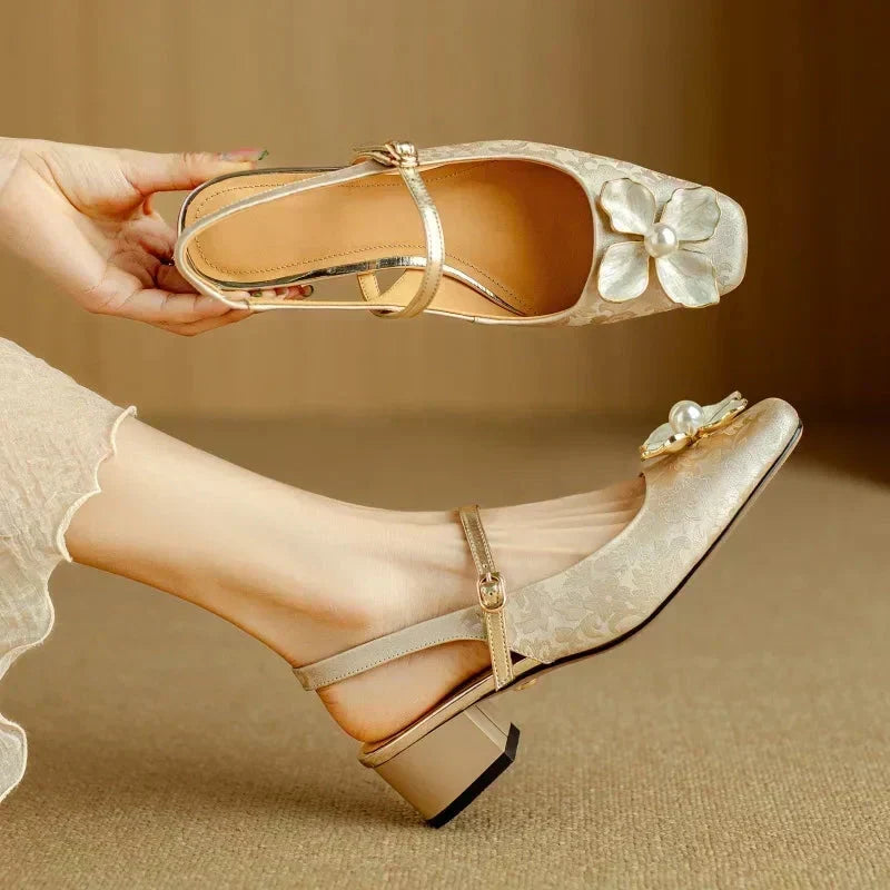 Mathilde – Chaussures élégantes à détail fleuri