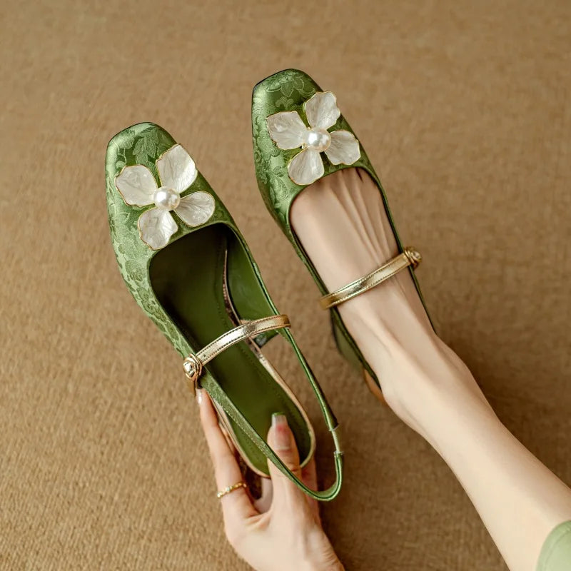 Mathilde – Chaussures élégantes à détail fleuri