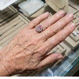 Ring in Tränenform mit rosa Saphir