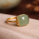 Verstellbarer Retro-Goldring mit grüner Jade