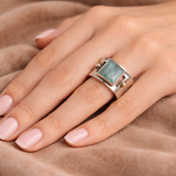 Quadratischer Vintage-Ring mit grünem Mondstein