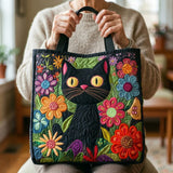 Sac à main matelassé chat noir enchanté, brodé main, vue de détail – Mathilde Montreux