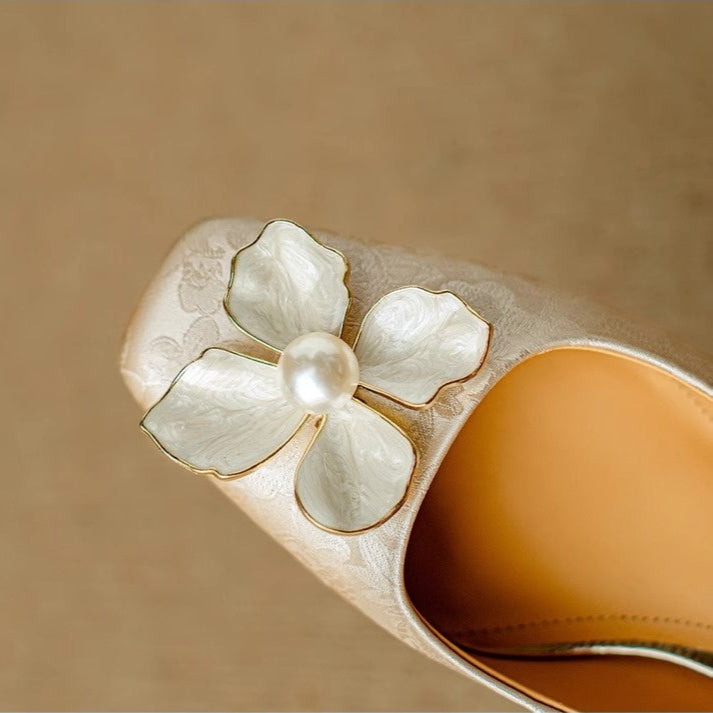 Mathilde – Chaussures élégantes à détail fleuri